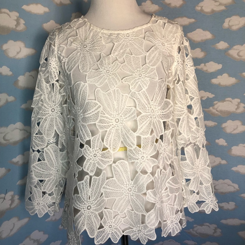 Forever 21 Appliqué 3/4 sleeve top White floral Size Medium Fairy‎ Dainty Boho
